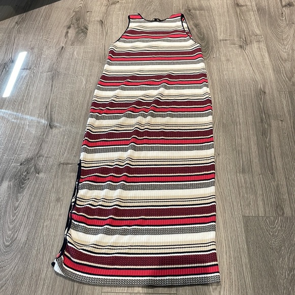 V-necked striped maxi ribbed dress with side slits . - Picture 2 of 6